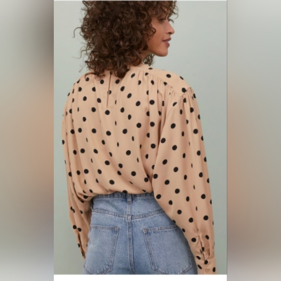 H&M Black Batwing Sleeve Polka Dot Blouse - Tan  Sz L - Picture 2 of 9